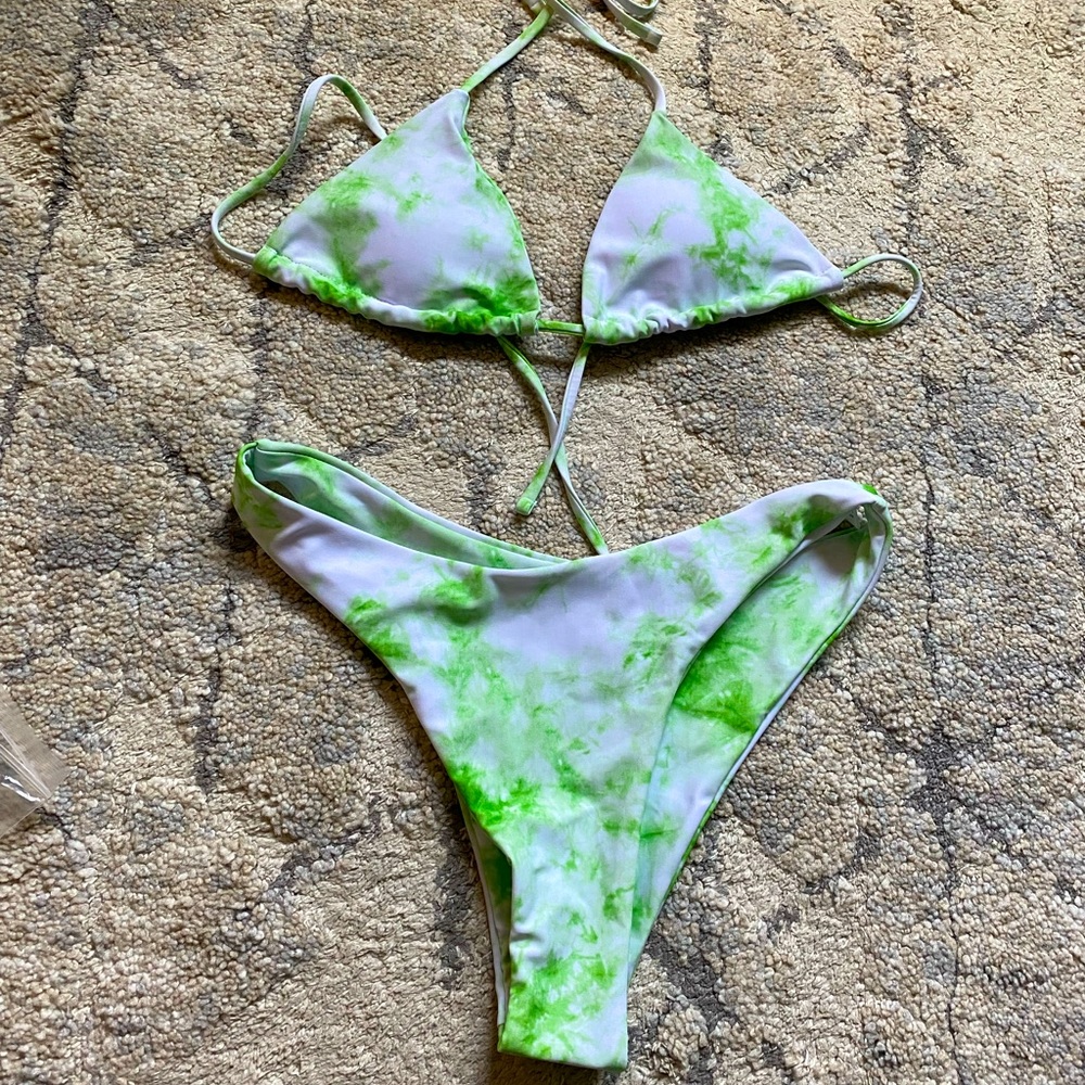 Green tie dye bikini set 💚☀️✨